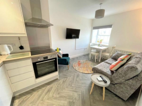 Modern 2 Bed Apt Centre Of Penzance, Lift Access